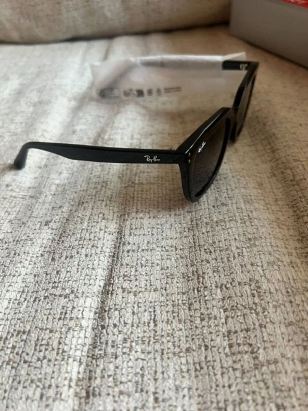 BRAND NEW RAY-BAN SUNGLASSES 0RB4439D